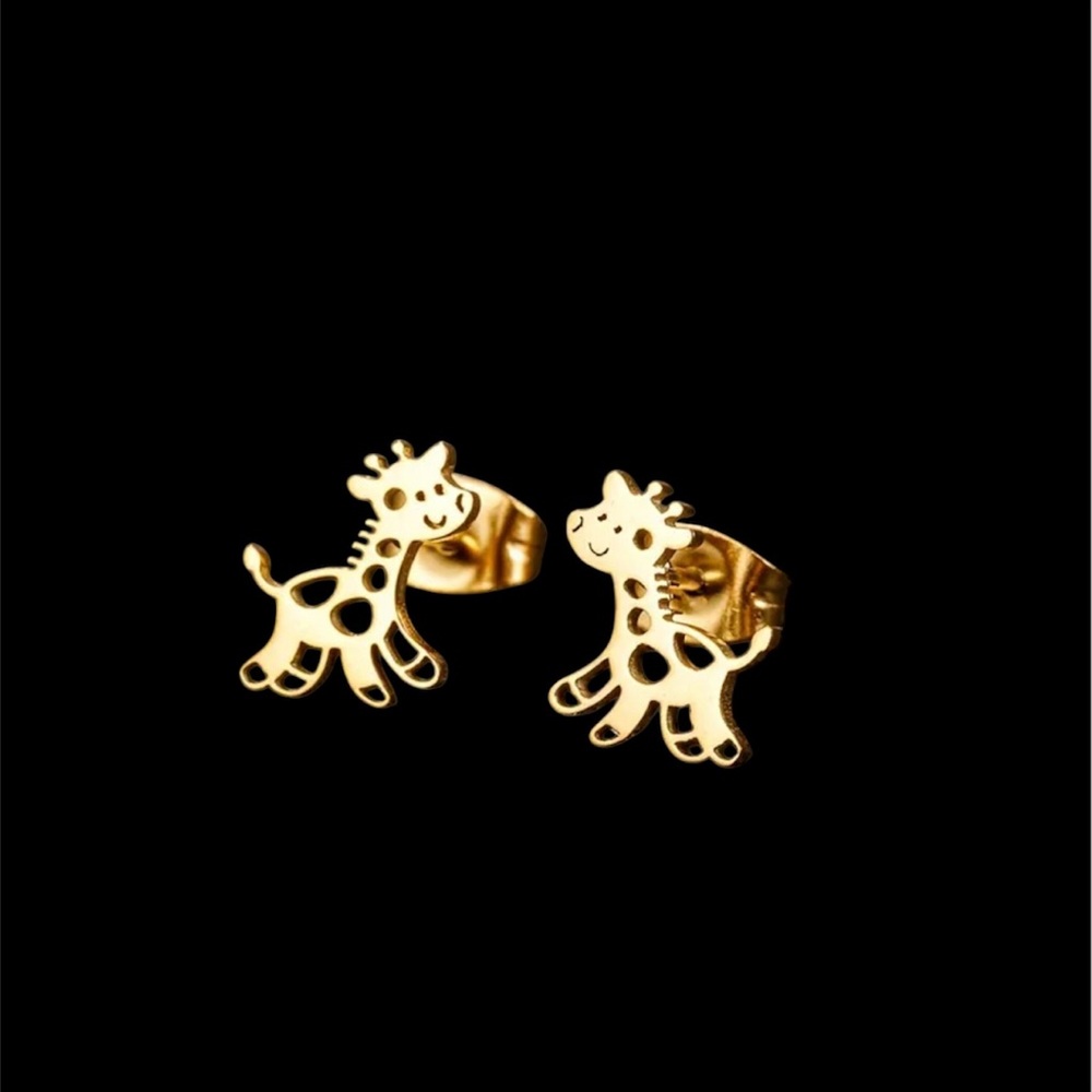 Cute Giraffe Stud Earrings - Picture 2 of 4